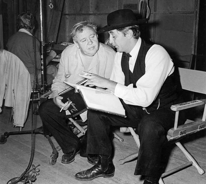 mitchum20night20laughton_zps377af2a_zpszwnqyto5.jpg