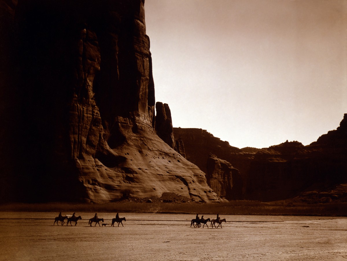Canyon_de_Chelly%2C_Navajo.jpg